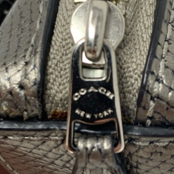 Coach Pouch Small Zip Top Gray Gunmetal Turnlock - Picture 6 of 6